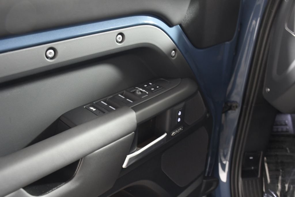 2026 Land Rover Defender X-Dynamic SE - Photo 15