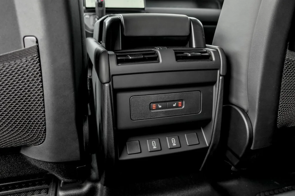 New 2026 Santorini Black Land Rover S image 18