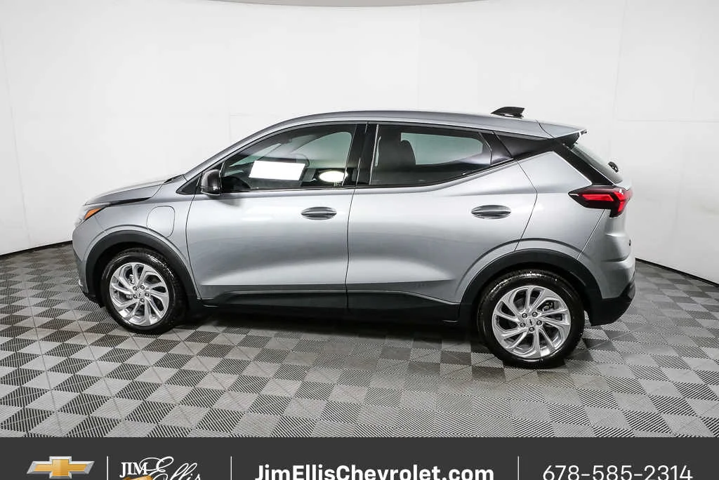 2027 Chevrolet Bolt LT - Photo 28