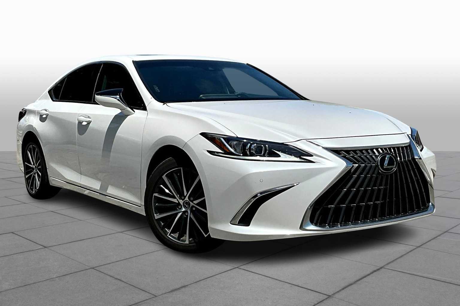 Used 2022 Eminent White Pearl Lexus  image 3