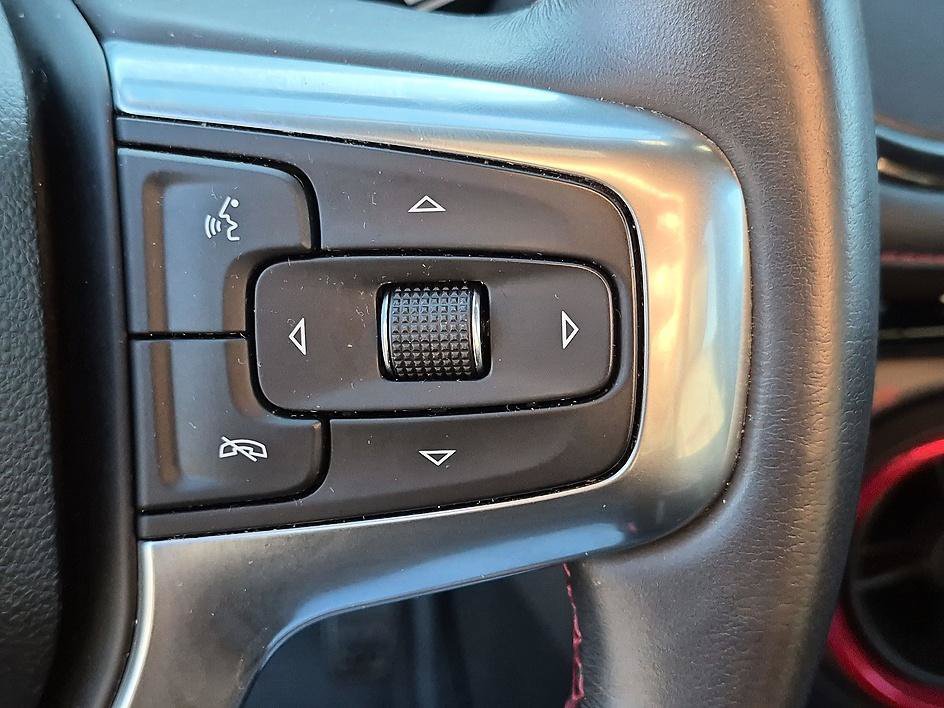 Used 2019 Summit White Chevrolet RS image 18
