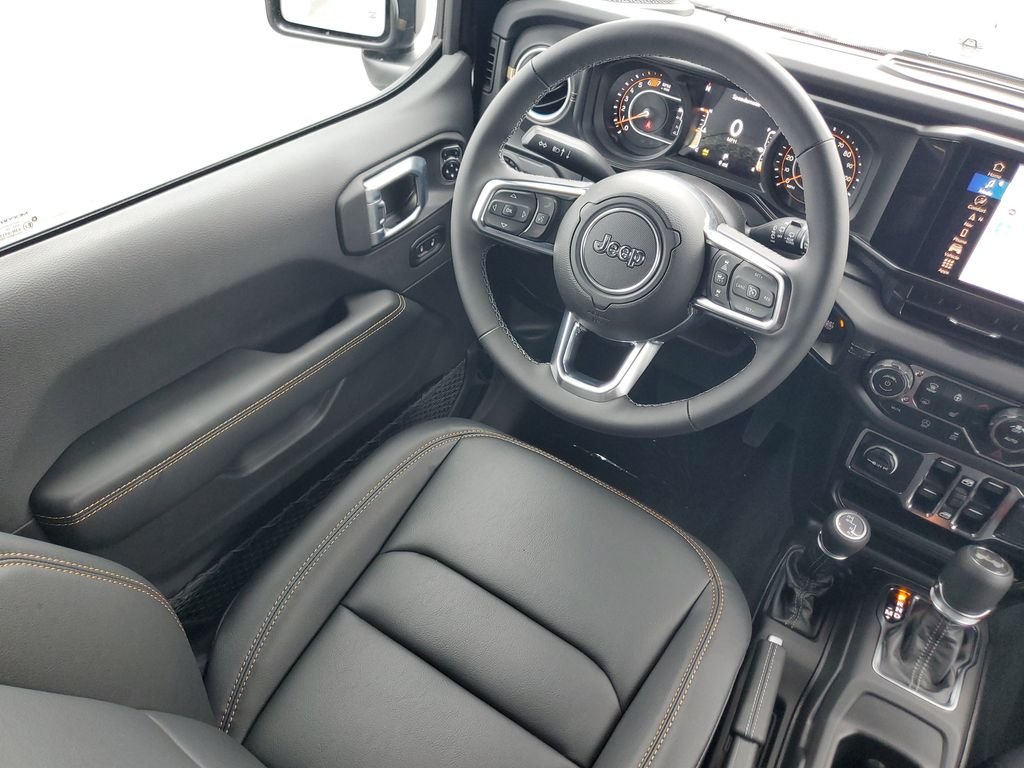 New 2026 Black Clear-Coat Exterior Paint Jeep Sahara image 17