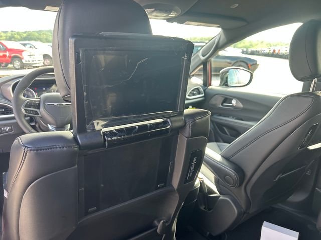 2026 Chrysler Pacifica Select - Photo 32