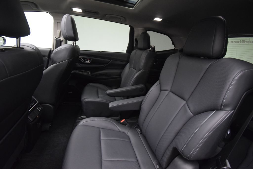 Used 2025 Crystal White Pearl Subaru Limited image 27