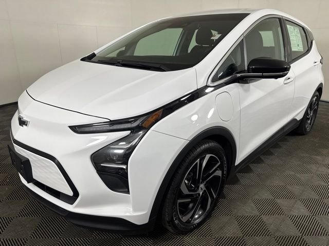 Used 2023 White Chevrolet 2LT image 8