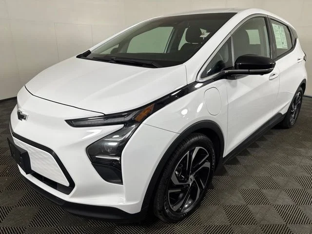 Used 2023 Summit White Chevrolet 2LT image 8