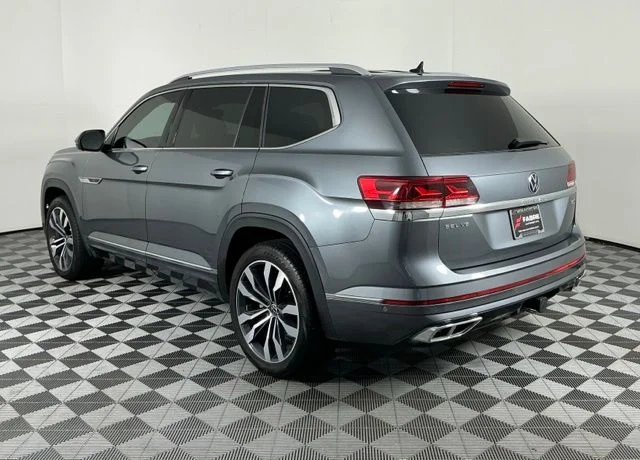 Used 2022 Platinum Gray Metallic Volkswagen 3.6L V6 SEL Premium R-Line image 5