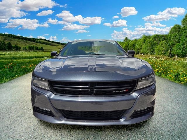 Used 2018 Gray Dodge SXT image 2