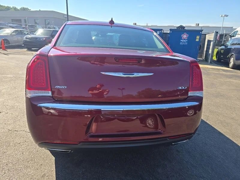 Used 2018 Red Chrysler Limited image 6