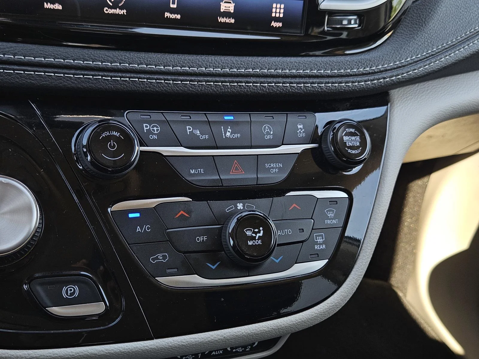2024 Chrysler Pacifica Touring L - Photo 23