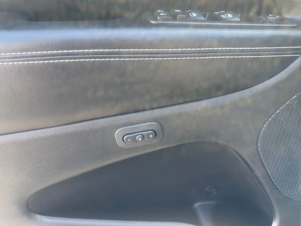 Used 2015 Brilliant Black Crystal Pearlcoat Jeep Limited image 15