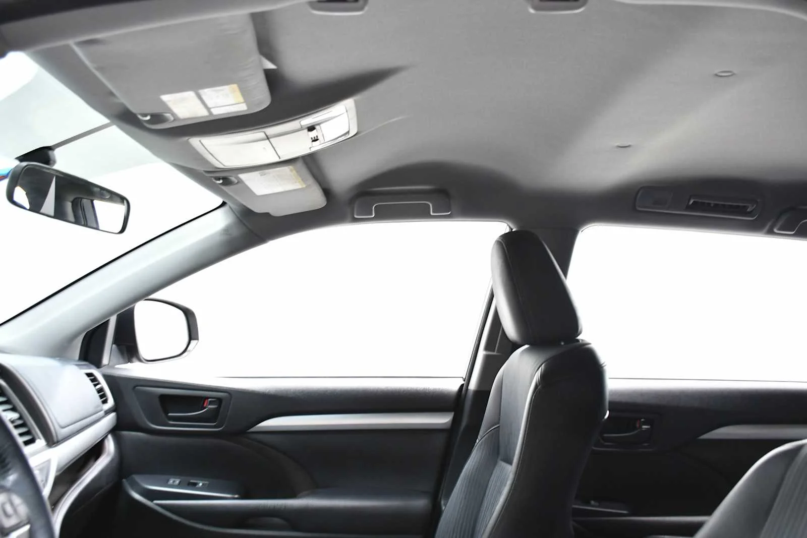 Used 2015 Predawn Gray Mica Toyota LE image 12