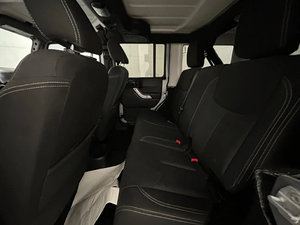 Used 2016 Silver Jeep Unlimited Sahara image 19