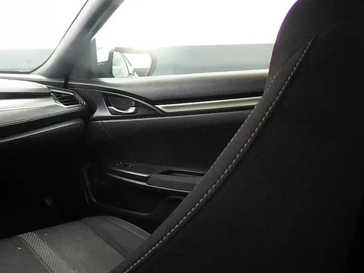 Used 2019  Honda LX Hatchback 4D image 10