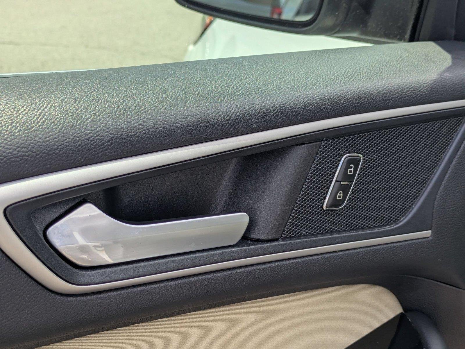Used 2019  Ford SEL image 13