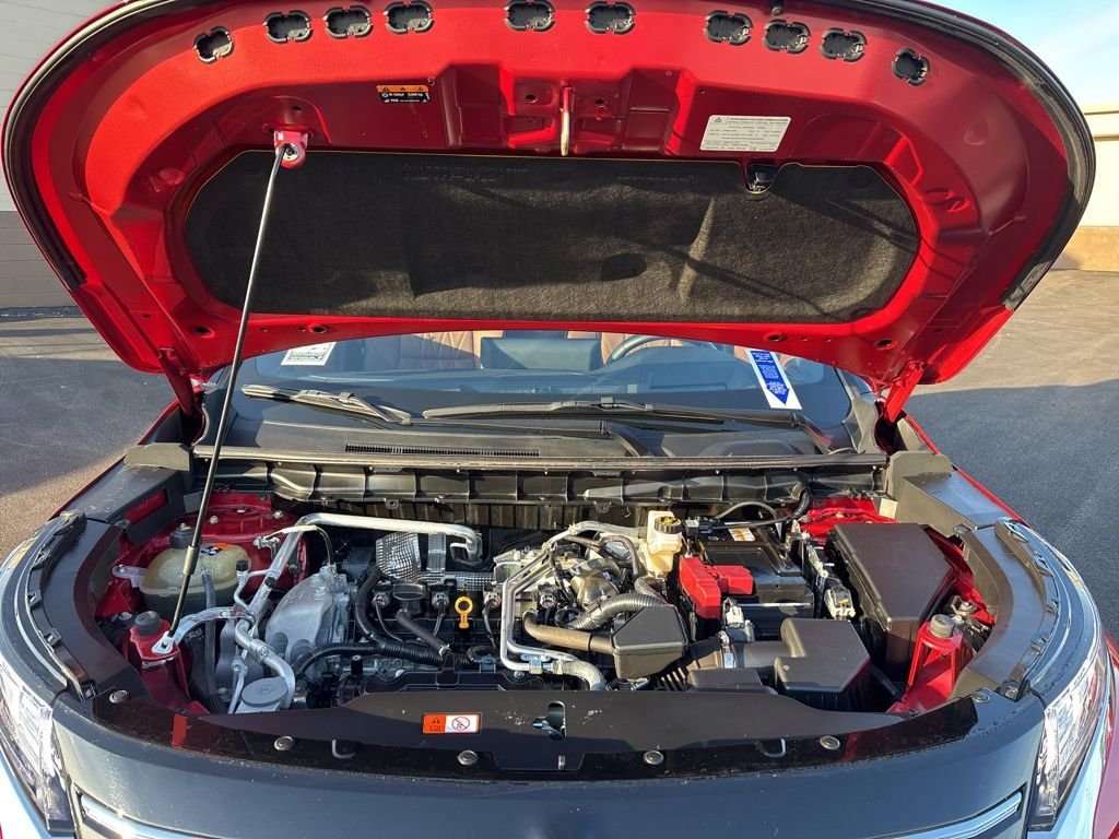 Used 2025  Mitsubishi SEL image 12