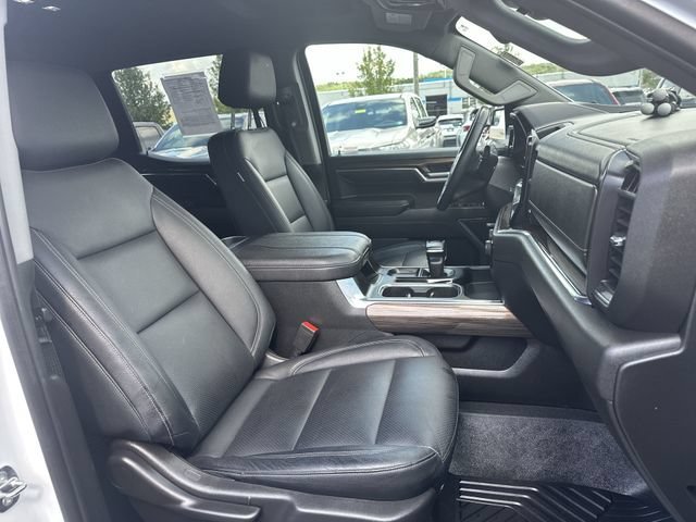 Used 2024 Summit White Chevrolet RST image 28