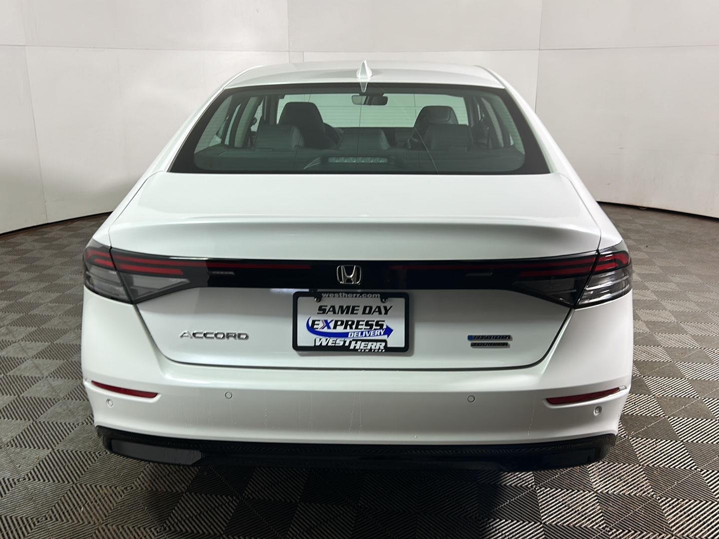 Used 2023 Platinum White Pearl Honda Touring image 7