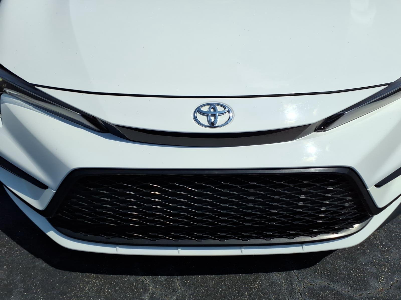 Used 2024 Ice Cap Toyota SE image 13