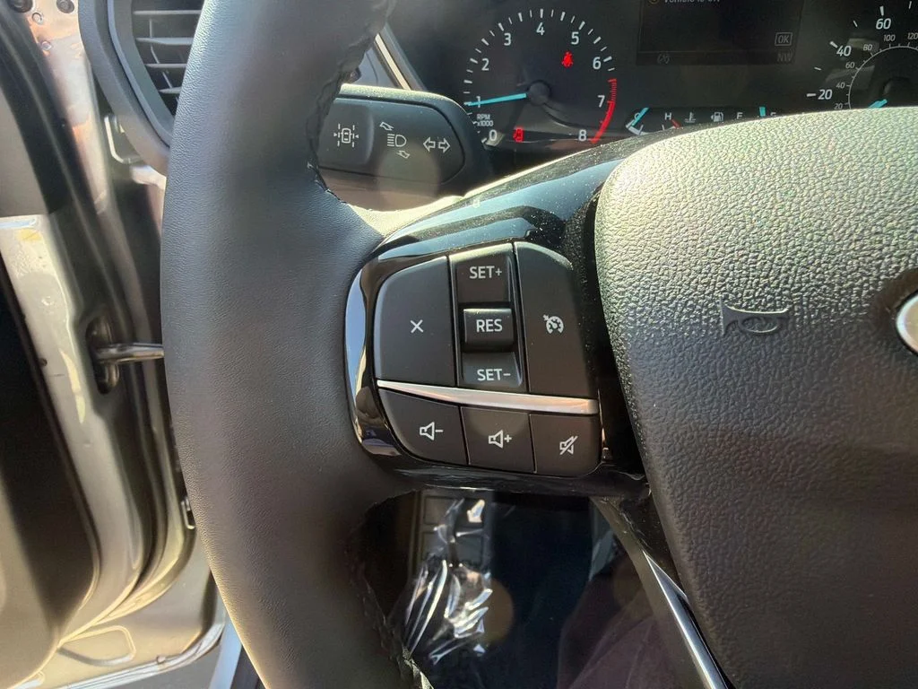Used 2022 Iconic Silver Metallic Ford SE image 30