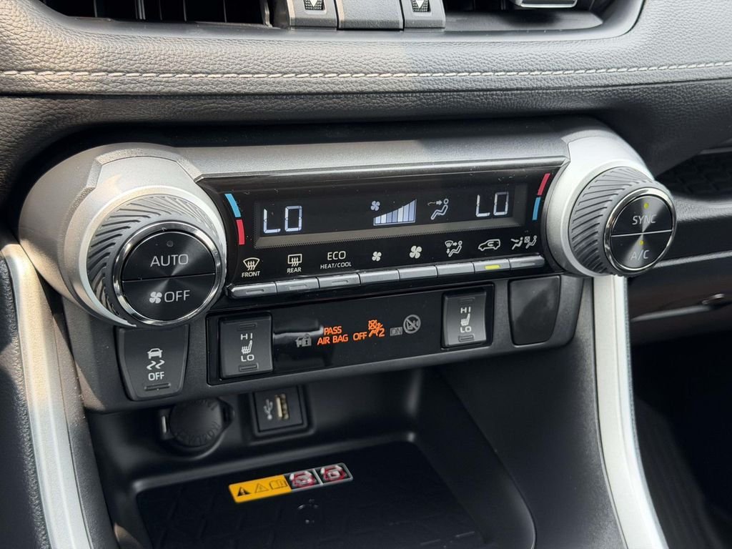 Certified Used 2025  Toyota XLE Premium image 5