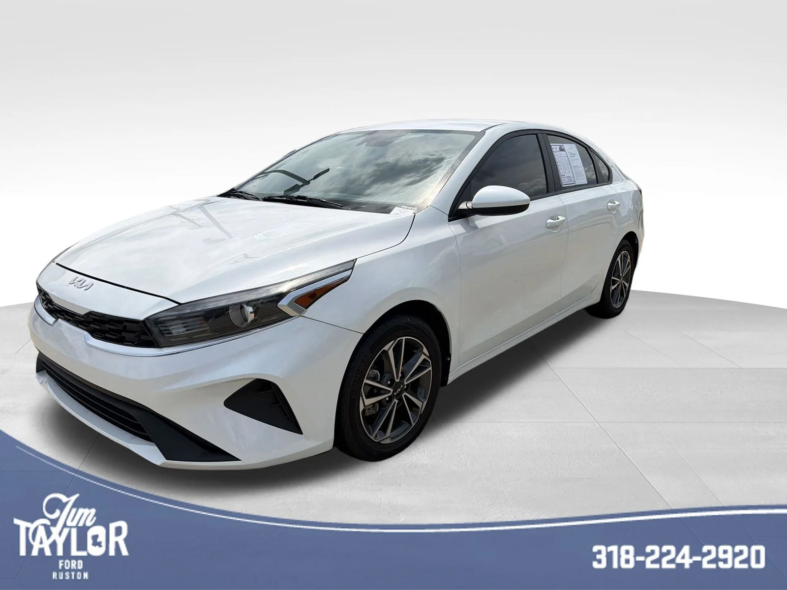 Used 2023 Snow White Pearl Kia LXS image 8