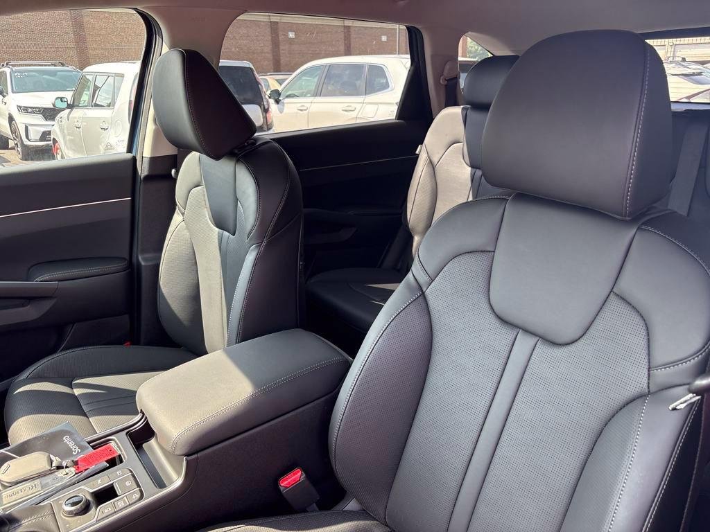 2025 Kia Sorento S - Photo 13