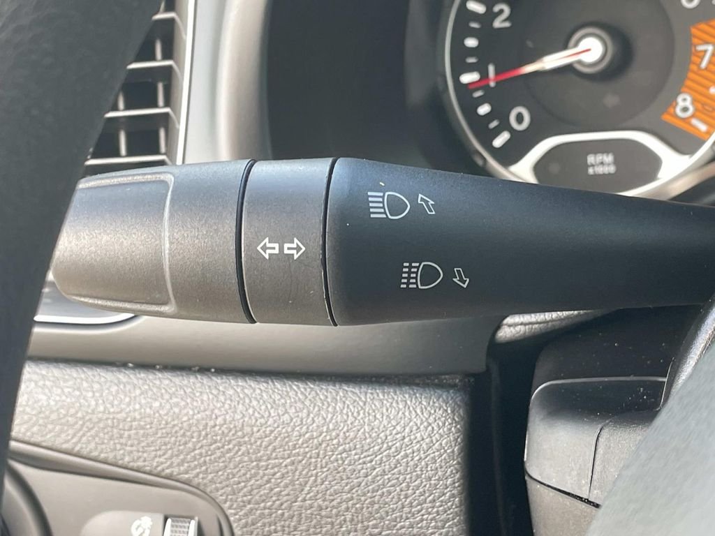 Used 2022 White Jeep Sport image 19