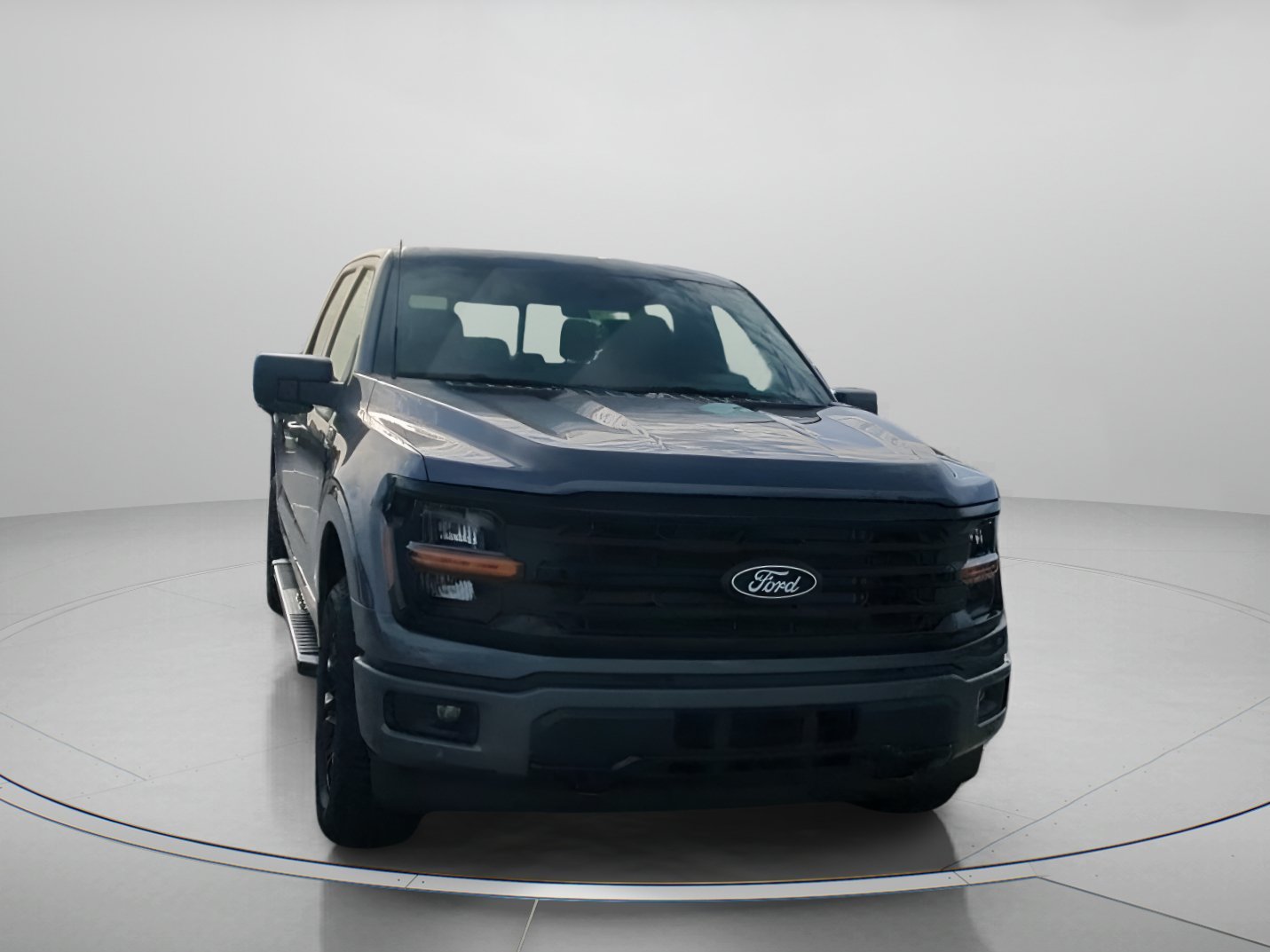New 2026 Carbonized Gray Metallic Ford XLT image 2