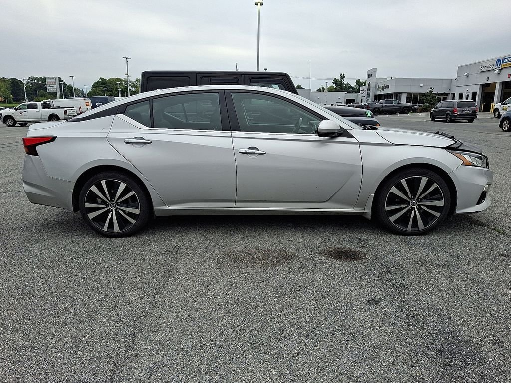 Used 2020 Silver Nissan 2.5 Platinum image 7