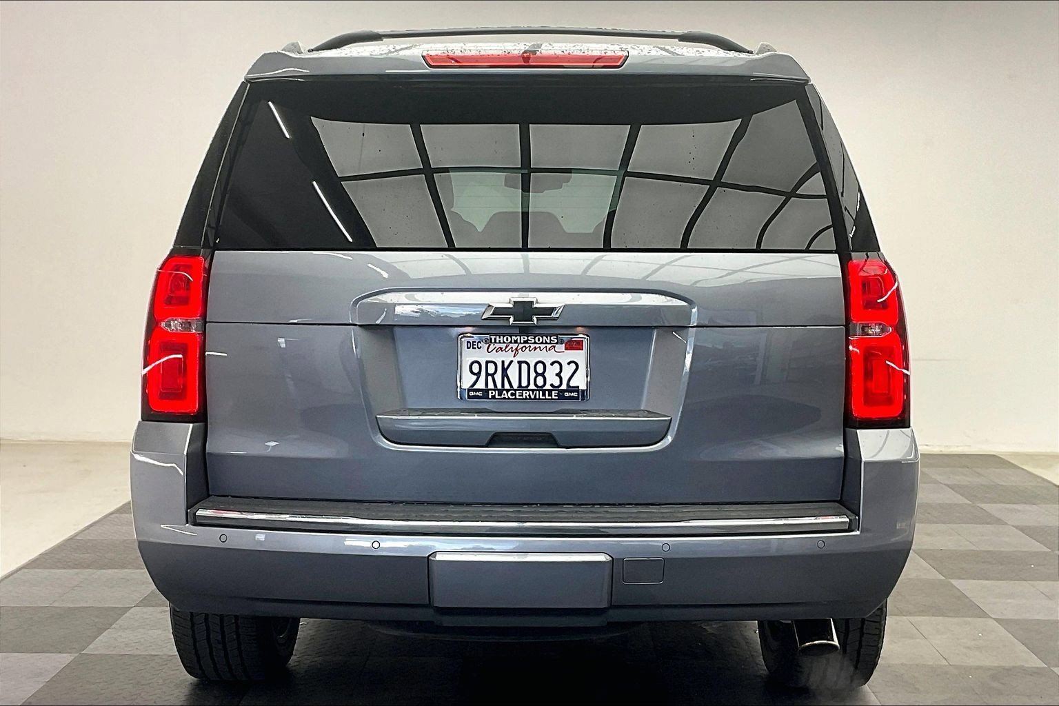 2019 Chevrolet Tahoe Premier photo 2