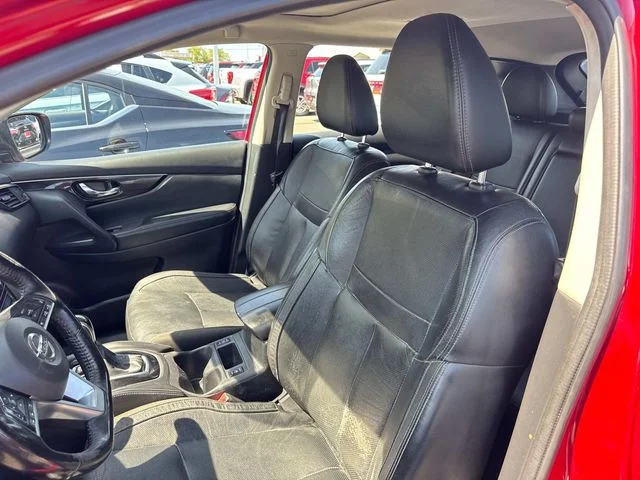 Used 2017 Red Nissan SL image 26