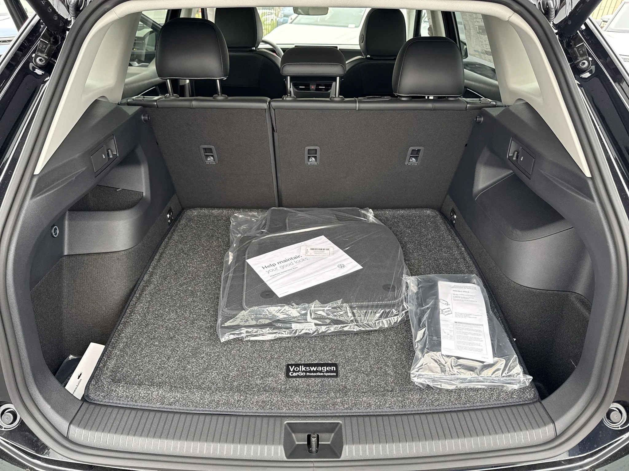 New 2026 Deep Black Pearl Volkswagen SE image 32