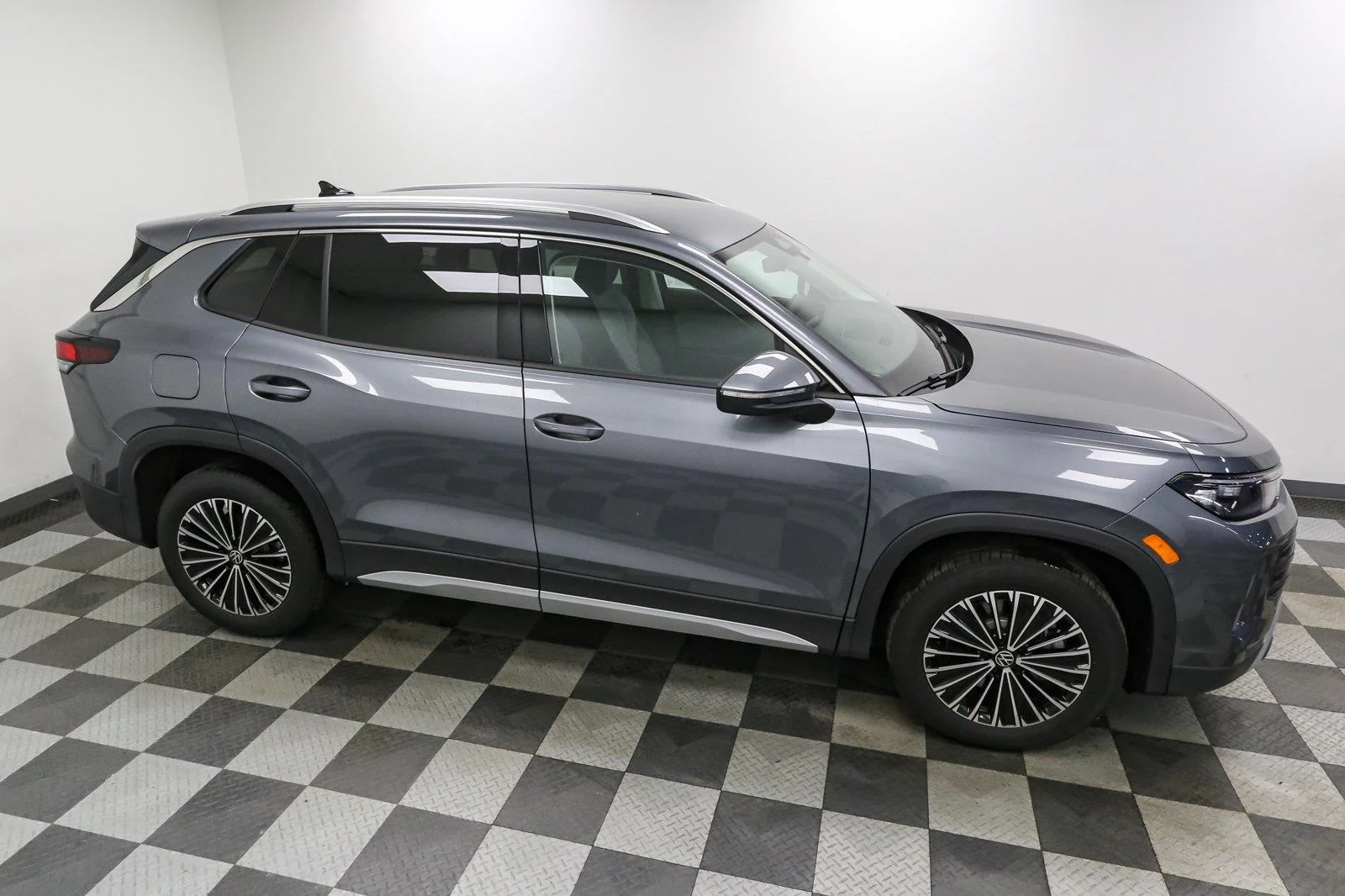 New 2026 Platinum Gray Metallic Volkswagen S image 5