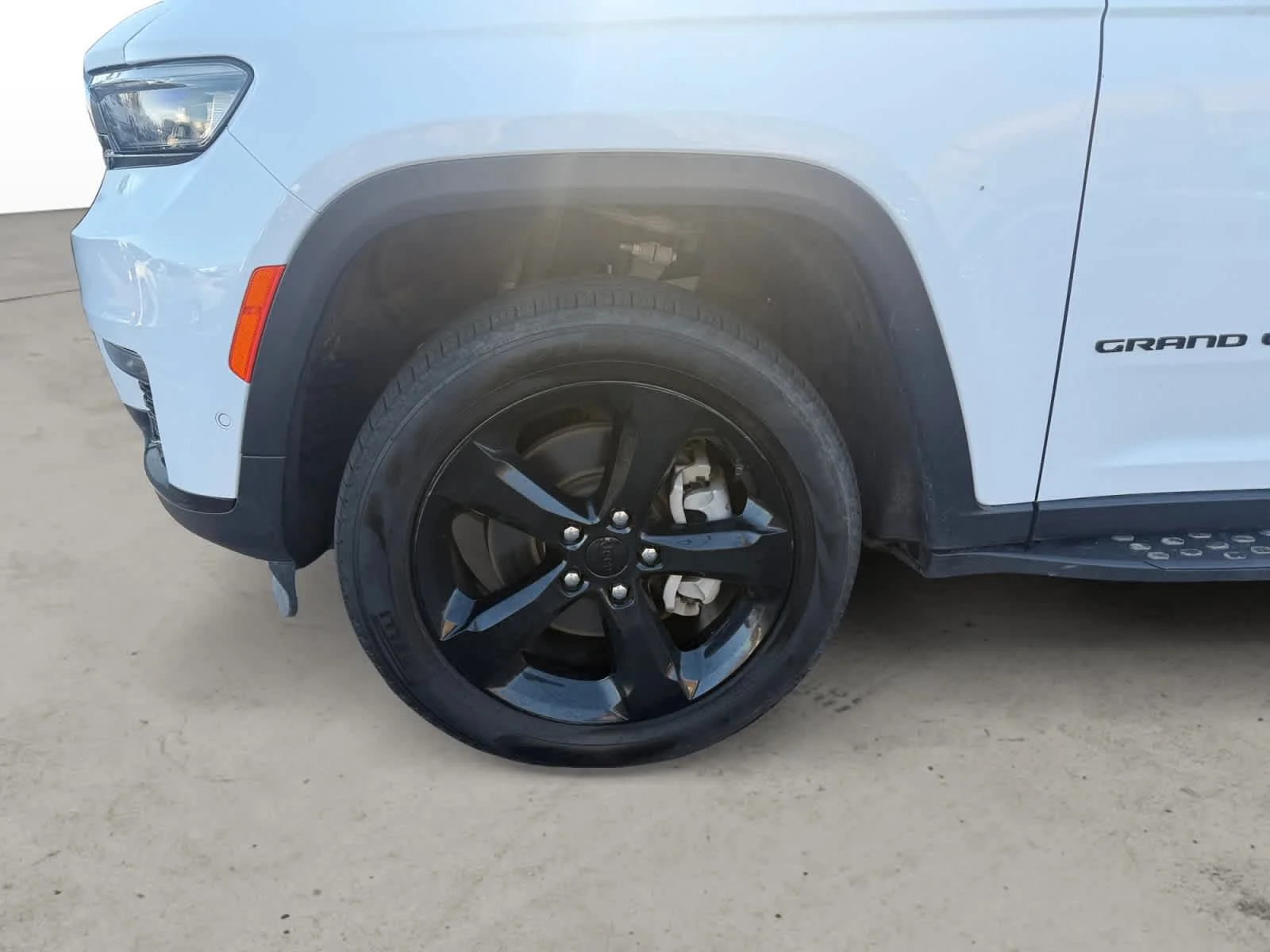 Used 2024 Bright White Jeep Limited image 10
