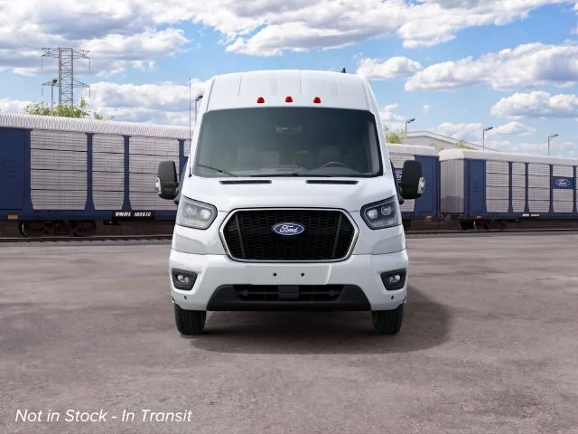 New 2027 Oxford White Ford XLT image 3