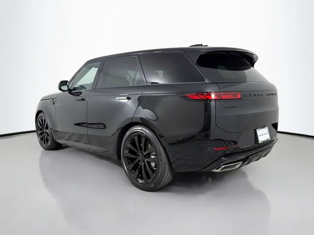 New 2026 Santorini Black Land Rover Dynamic SE image 7
