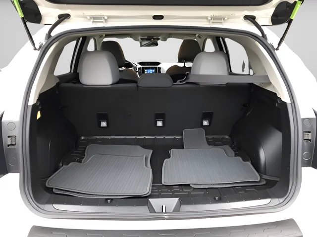 Used 2020 White Subaru Premium image 9