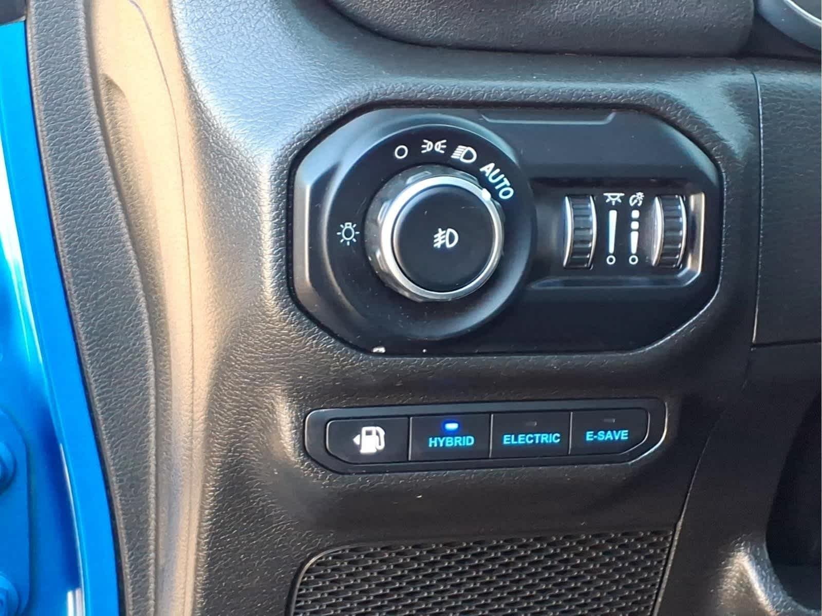 Used 2022 Hydro Blue Pearlcoat Jeep Unlimited Sahara image 13