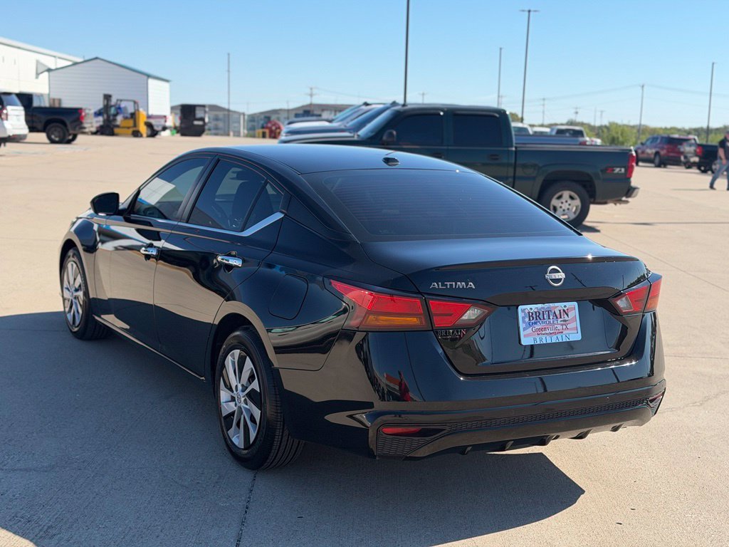 Used 2025 Black Nissan 2.5 S image 4
