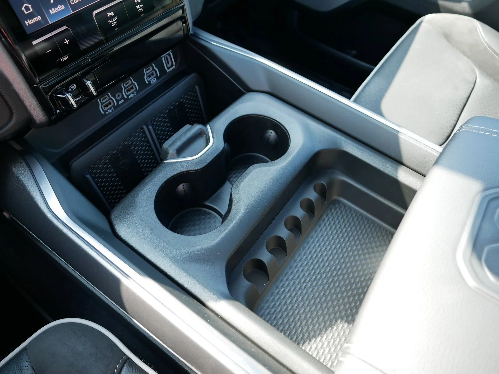 2026 RAM 1500 Laramie - Photo 21