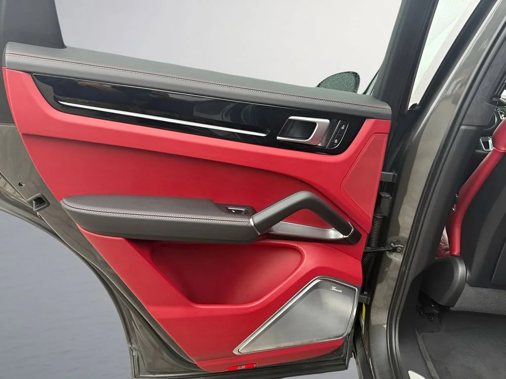 Used 2022  Porsche Turbo image 13