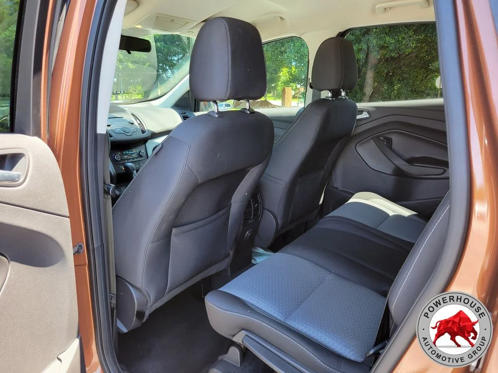 Used 2017 Red Ford SE image 13