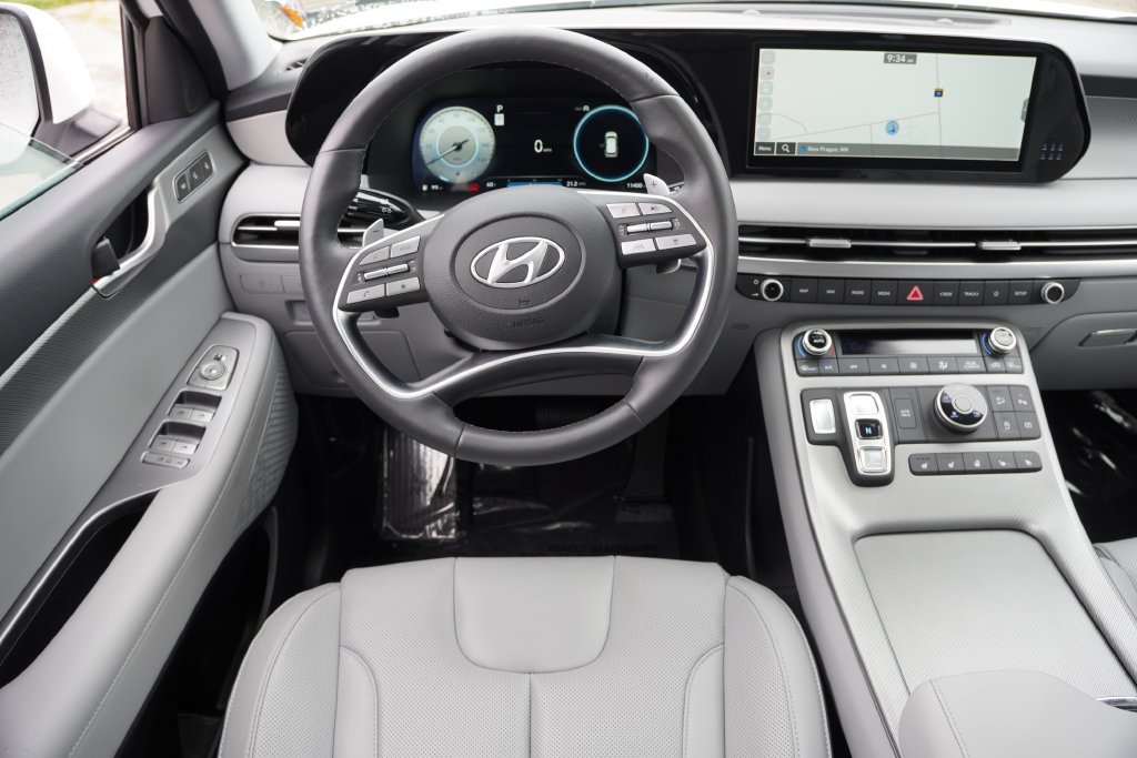 Used 2025 White Hyundai SEL Premium image 22