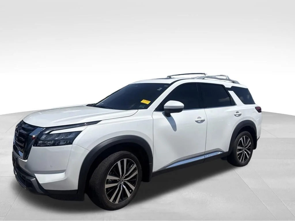 Used 2025 White Nissan Platinum image 23