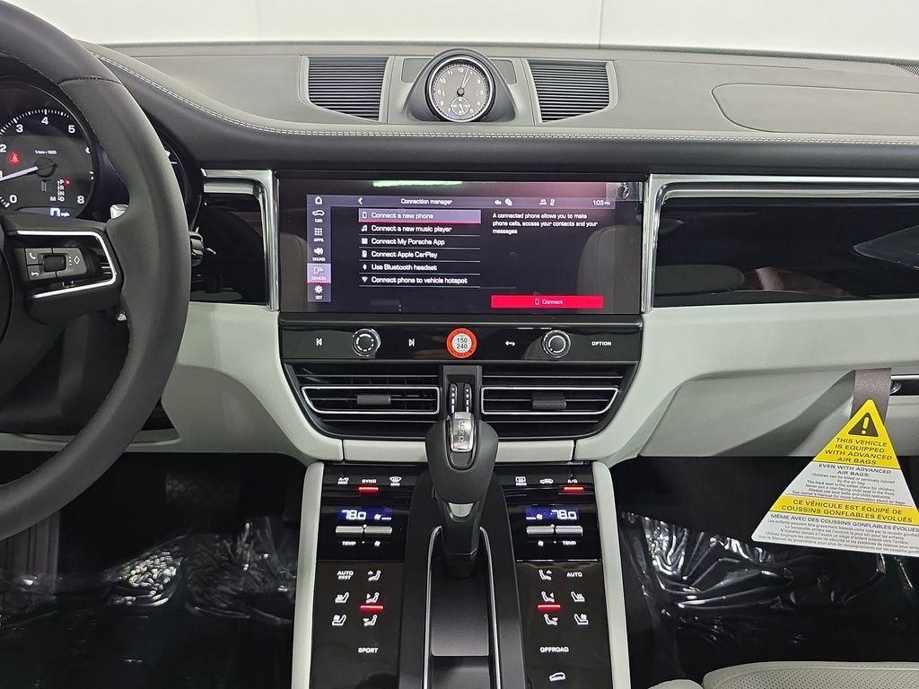 2026 Porsche Macan T - Photo 16
