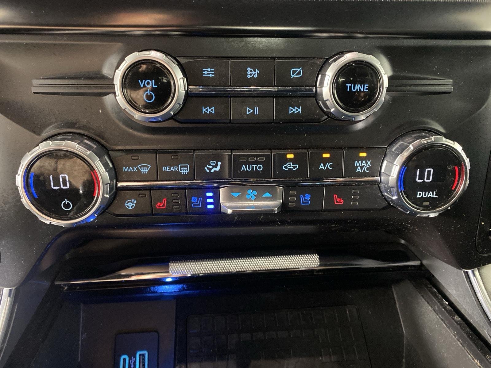 Used 2021 Smoked Quartz Metallic Tinted Clearcoat Ford Platinum image 23