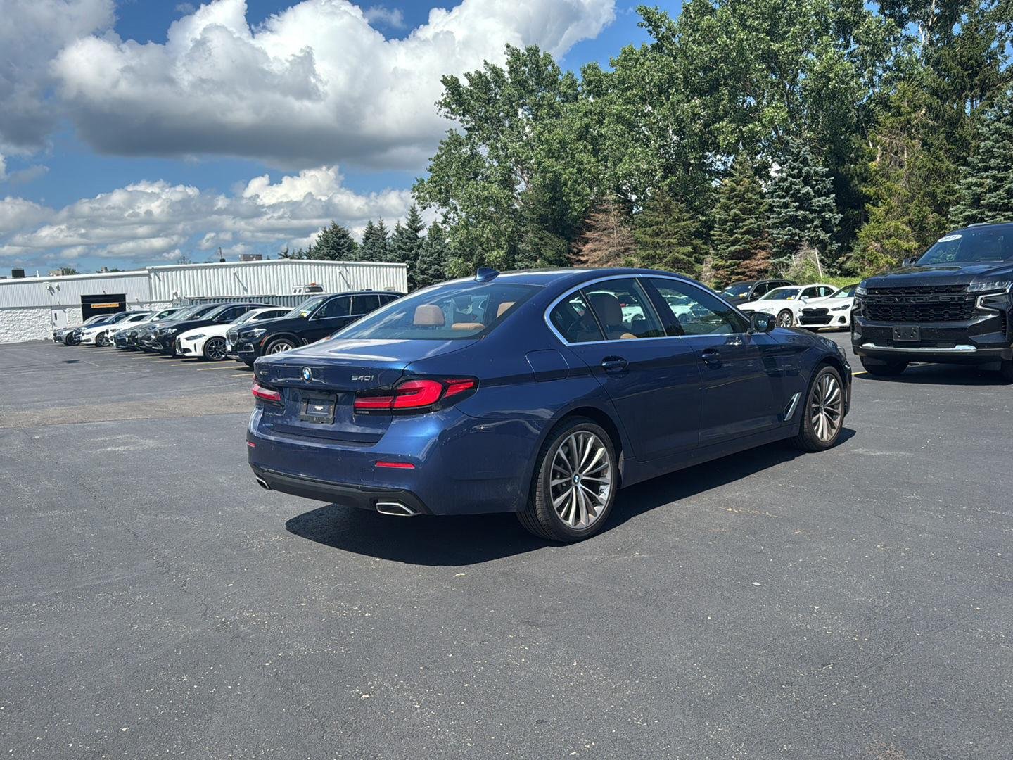 Used 2022 Phytonic Blue Metallic BMW 540i xDrive image 3