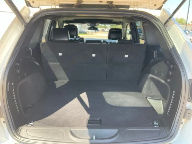 Used 2019 White Jeep Altitude image 26
