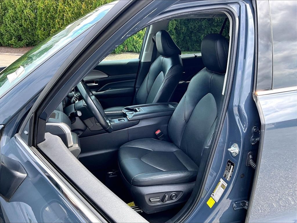 Used 2024 White Toyota XLE image 10